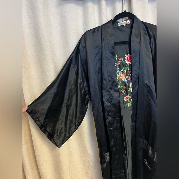 🌹 Vintage Chinese Asian Black Floral Embroidered Kimono Rayon and Silk Blend - Picture 4 of 9